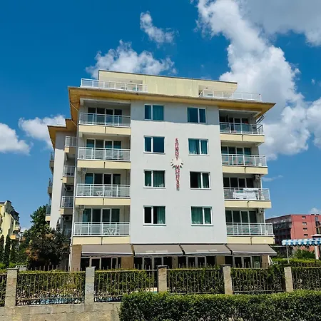 Sunny Hоuse 104 One Bedroom Apartament